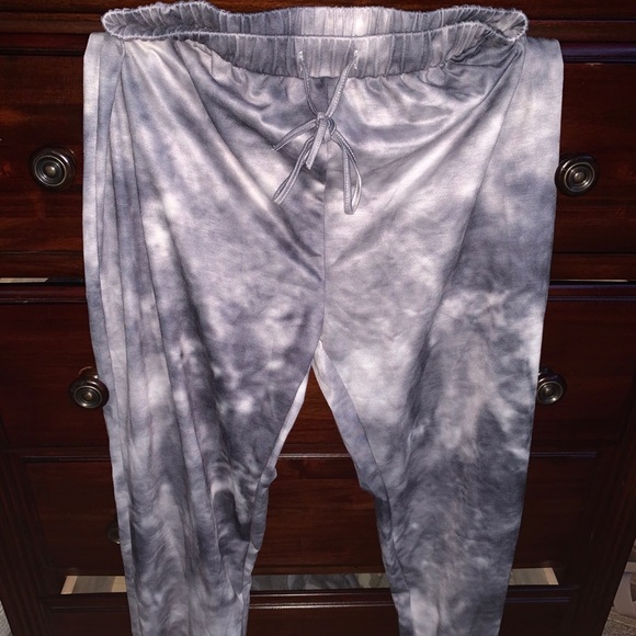 TIE DYE SWEATS 🌀 - Picture 1 of 2